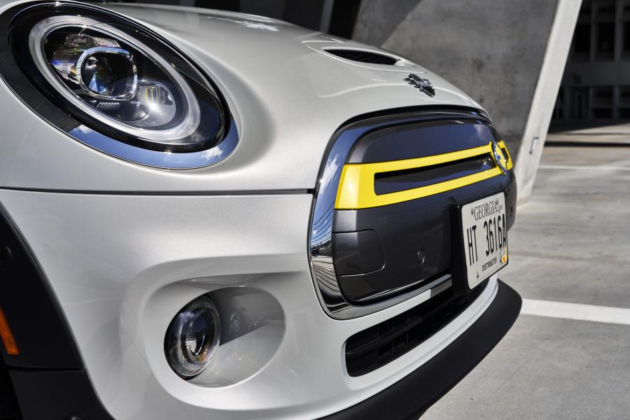 Детали экстерьера Mini Cooper SE (F56) 2020 года  (NA) (фото 338 из 342)